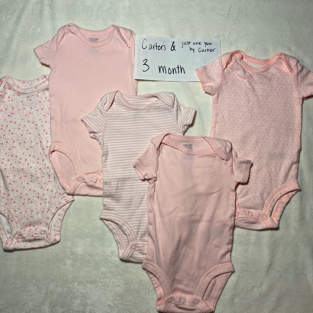 !!!0-3 month onesies lot of 23 baby clothes items